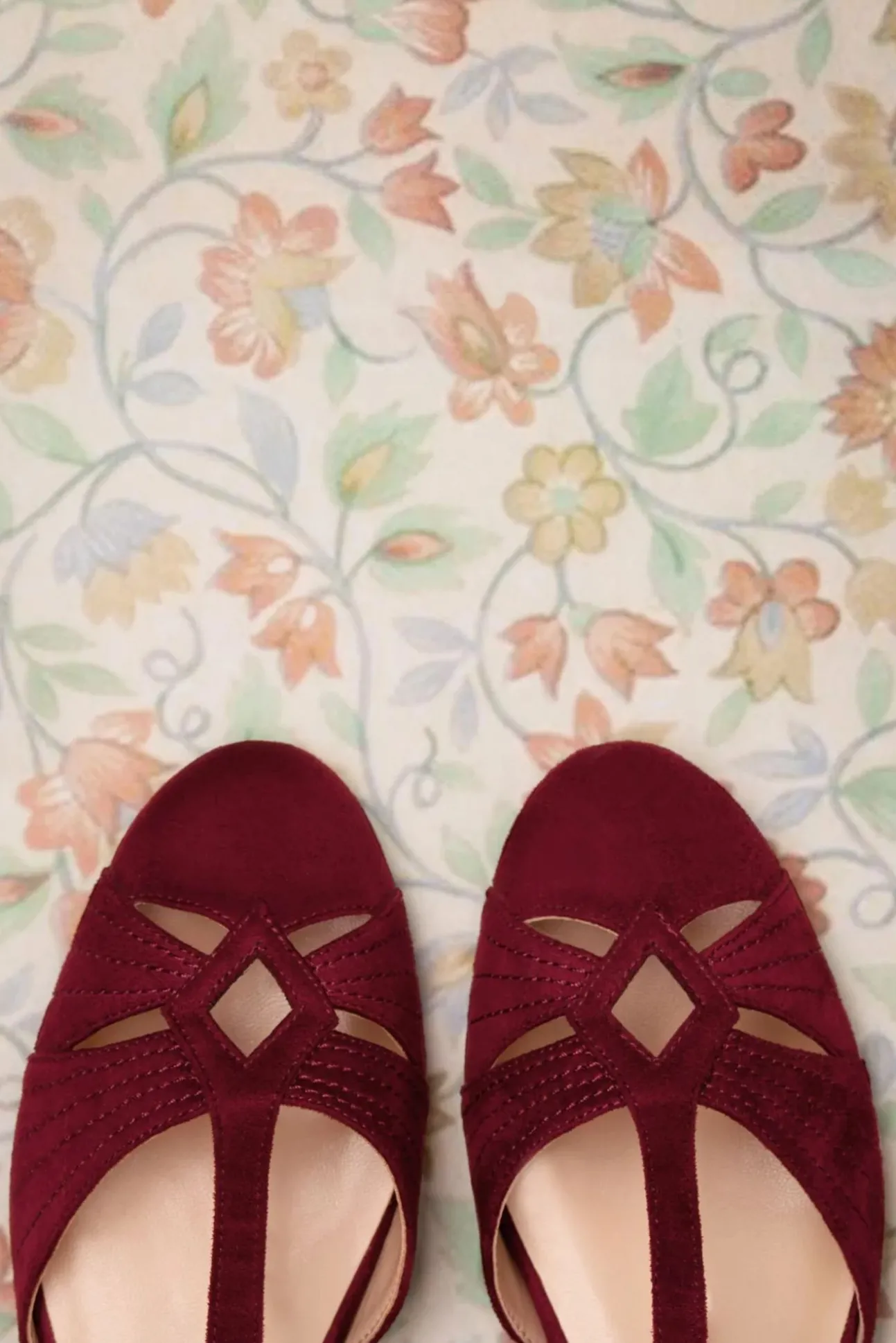 London T-Strap Flats In Wijnrood
