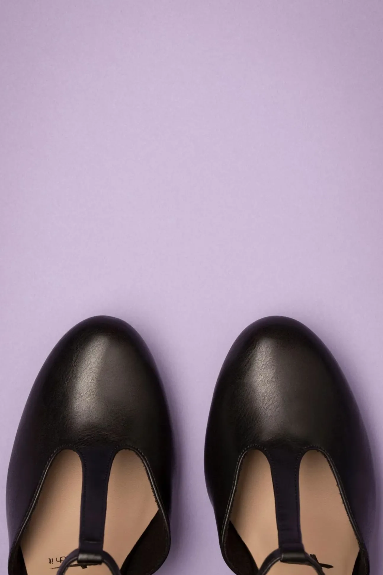 Phyllis T-Strap Pumps In Matte Zwart