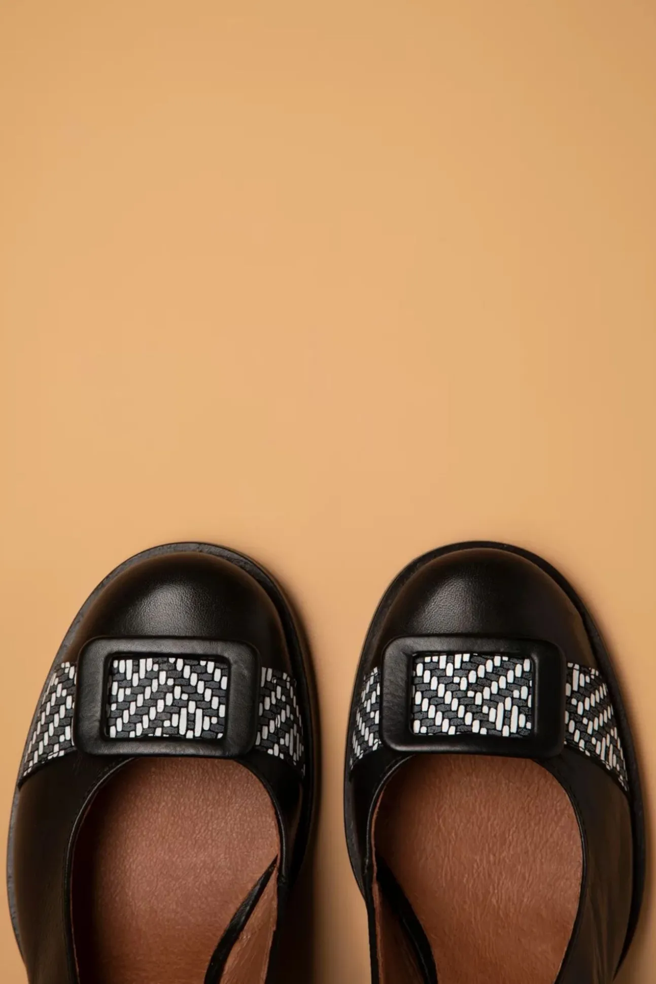 Rebeca Lederen Slingback Pumps In Zwart